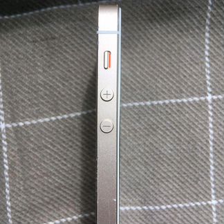 SE 128gb gold