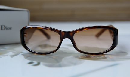 Солнцезащитные осени Dior
