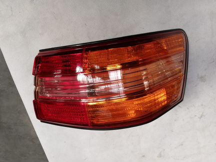 Фонарь Toyota Mark II задний GX100 81561-22810