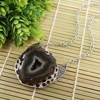 Колье Этно Черный Срез Агата с Жеодой