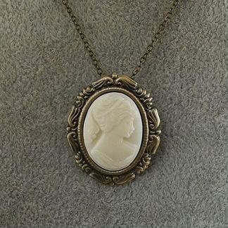 Брошь Подвеска 2в1 Камея Дама Кремовая Белая