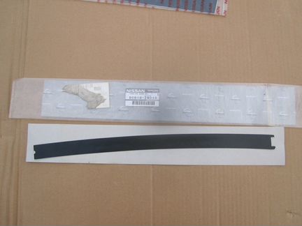 Плёнка на переднюю правую дверь Nissan X-Trail T31