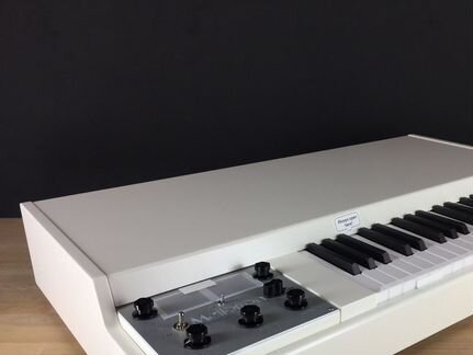 Mellotron M4000D - White