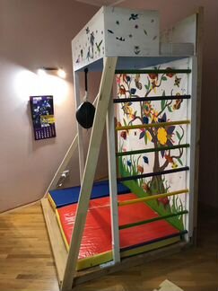 Детский спортивный комплекс скалолазом