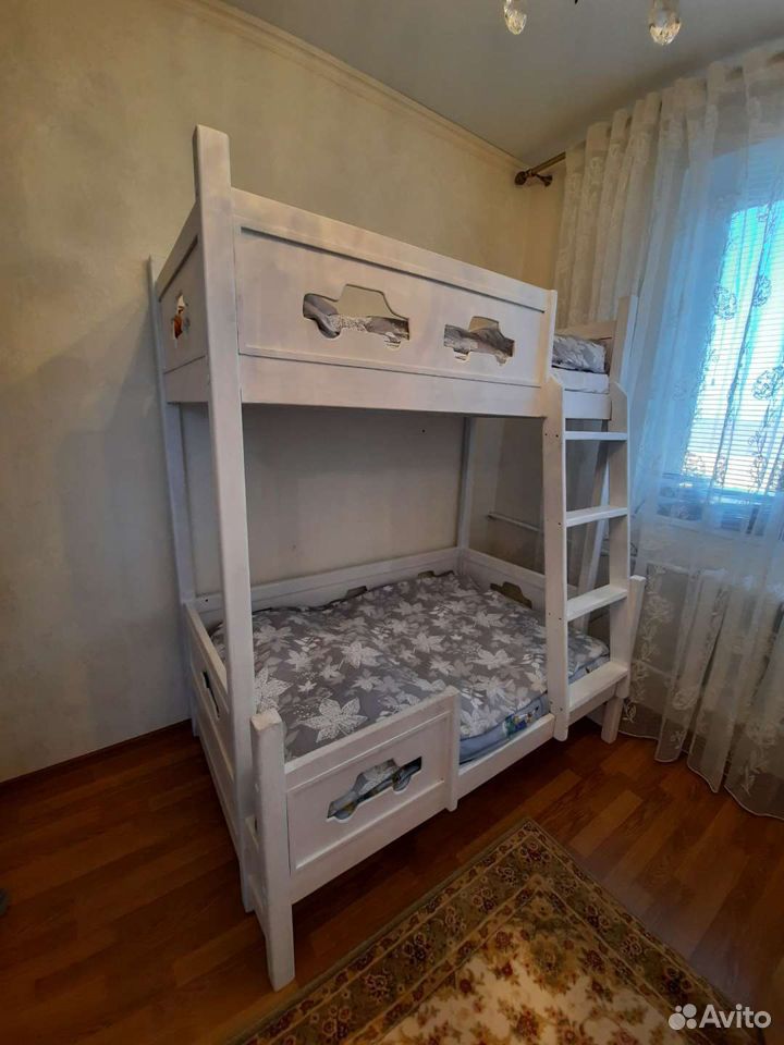 Кровать двухьярусная