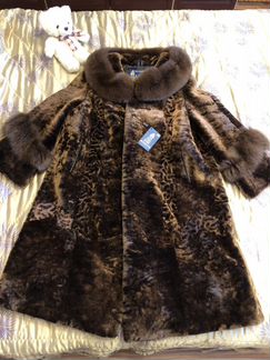 Шуба новая из натурального меха (мутон), с песцом