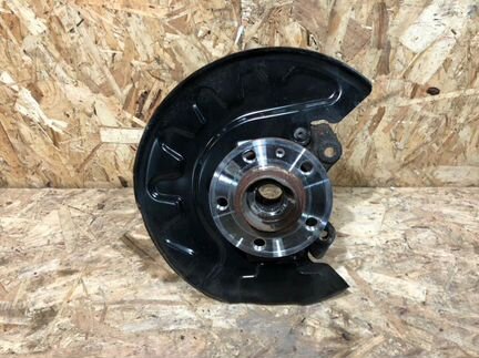 Поворотный кулак передний правый Skoda Rapid