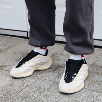 Adidas Yeezy Boost 700