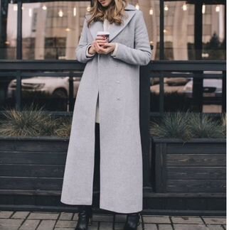 Длинное пальто с кожаным поясом