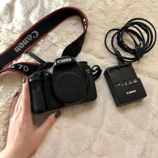 Зеркальный фотоаппарат Canon 7D + EFS 18-55mm