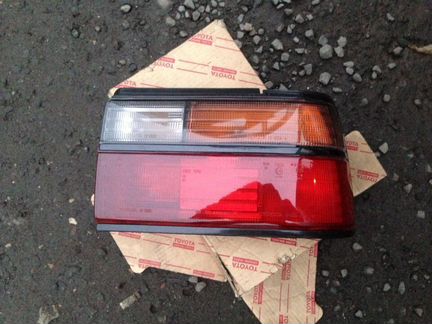 Toyota Corolla e90 правый фонарь на седан