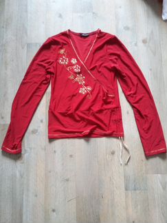 Кофточка красная с вышивкой на груди (новая)