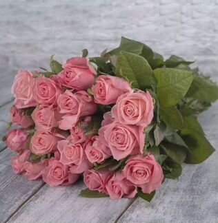 Розовые розы букет
