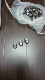 Продам болт колесный Toyota prius