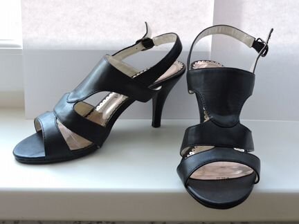 Босоножки чёрные из кожзаменителя (новые)