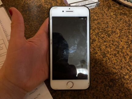 Телефон iPhone 8 64 гб