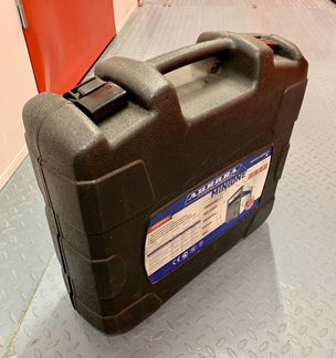 Сварочный инвертор с аксессуарами в кейсе