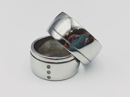 Золотые обручальные кольца с бриллиантами