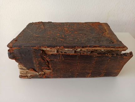 Книга антикварная рукописная церковная