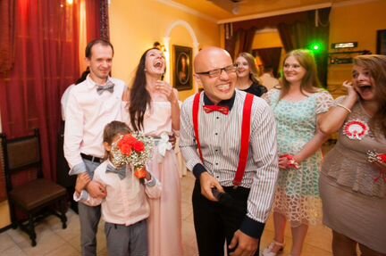 Ведущий на праздник