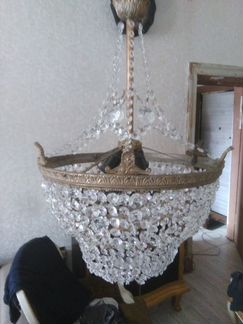 Старинная хрустальная люстра