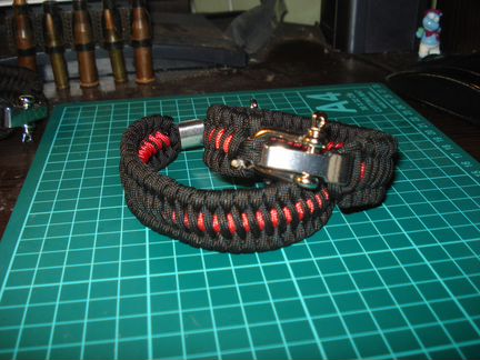 Браслеты выживальщика из паракорда