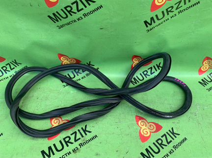 Уплотнительная резинка передняя Mercedes V-Class