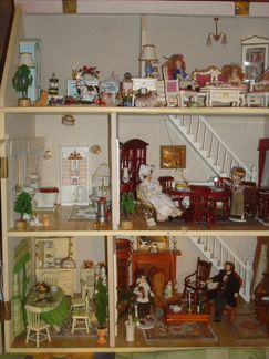 Кукольный домик. Дерево