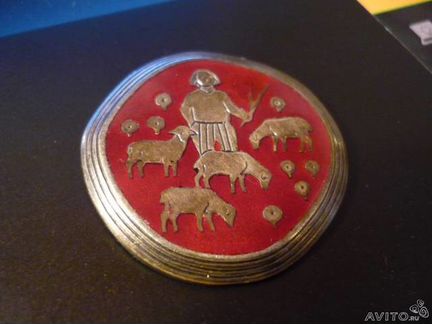 Старинная брошь из серебра