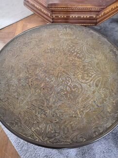 Антикварный столик в гостиную металл чеканка