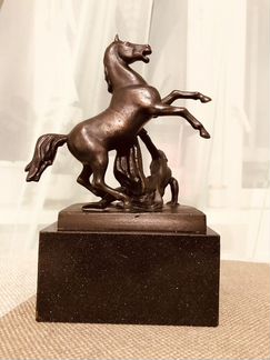 Статуэтка «Упавший всадник»