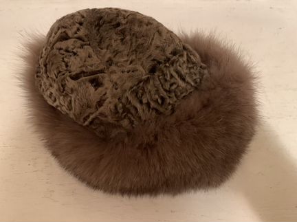 Шапка из каракуля