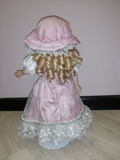 Кукла фарфоровая коллекционная 