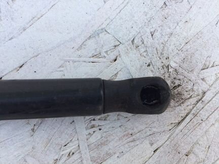 Амортизатор капота передний Volkswagen Passat B7