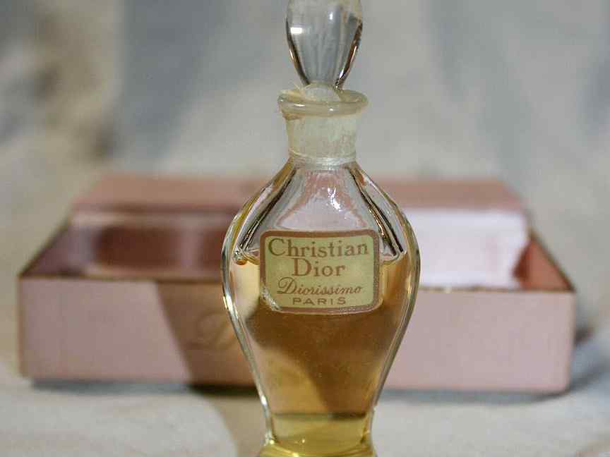 Авито туалетная вода женская. Diorissimo. Christian Dior. Винтаж. Амфора.. Французские духи диориссимо. Духи Christian Dior Винтаж. Духи диор женские в золотом флаконе.