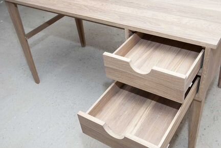 Письменный стол из массива дуба