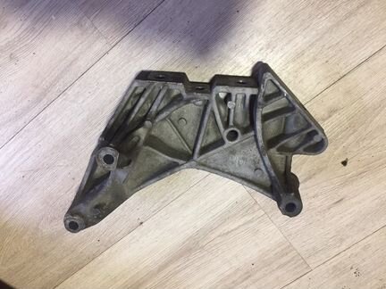 Кронштейн двигателя 1.8TSI Шкода Октавия А5 Йети