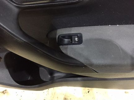 Обшивка двери задняя правая Volkswagen Polo V cfna