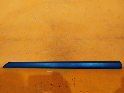 Молдинг двери передний левый Skoda Yeti 1