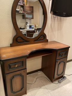 Туалетный столик, макияжный, гримерный