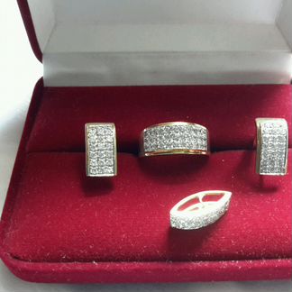 Золотое кольцо, серьги и подвеска