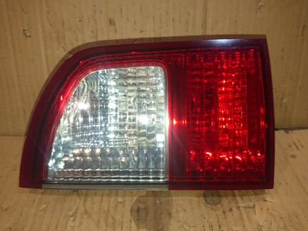 Фонарь в крышку багажника внутренний правый