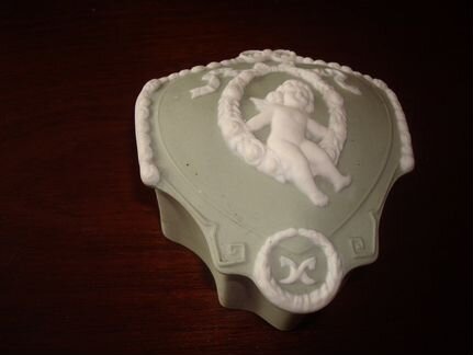 Фарфоровая шкатулка бисквит. Антиквариат