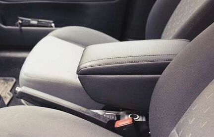 Подлокотник Skoda Rapid Шкода