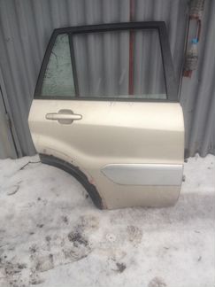 Toyota RAV 4 (00-05) дверь правая задняя