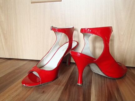 Красные лаковые босоножки Alba