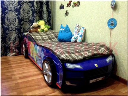 Детская кровать машина