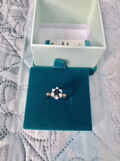 Кольцо золотое с сапфиром и бриллиантами