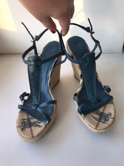 Босоножки бирюзовые кожаные Burberry