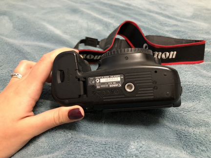 Зеркальный фотоаппарат Canon 60D